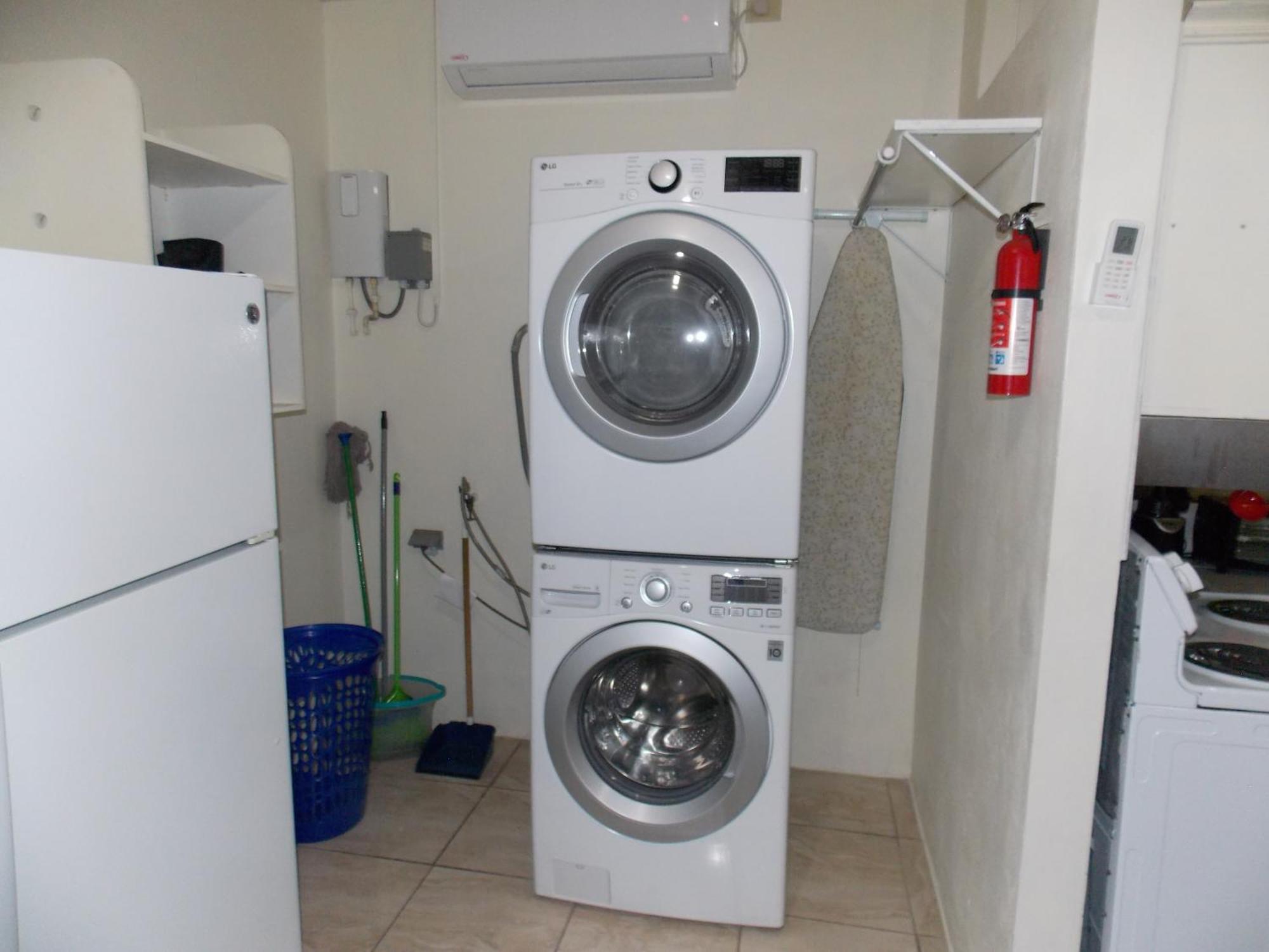 Stewart Apt- Trincity, Airport, Washer, Dryer, Office, Cable , Wifi 部屋 写真