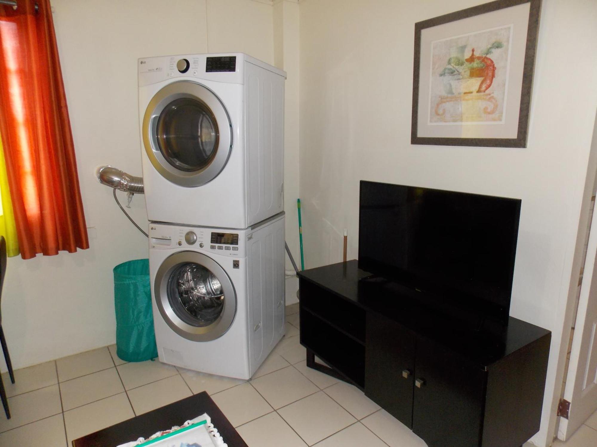 Stewart Apt- Trincity, Airport, Washer, Dryer, Office, Cable , Wifi 部屋 写真