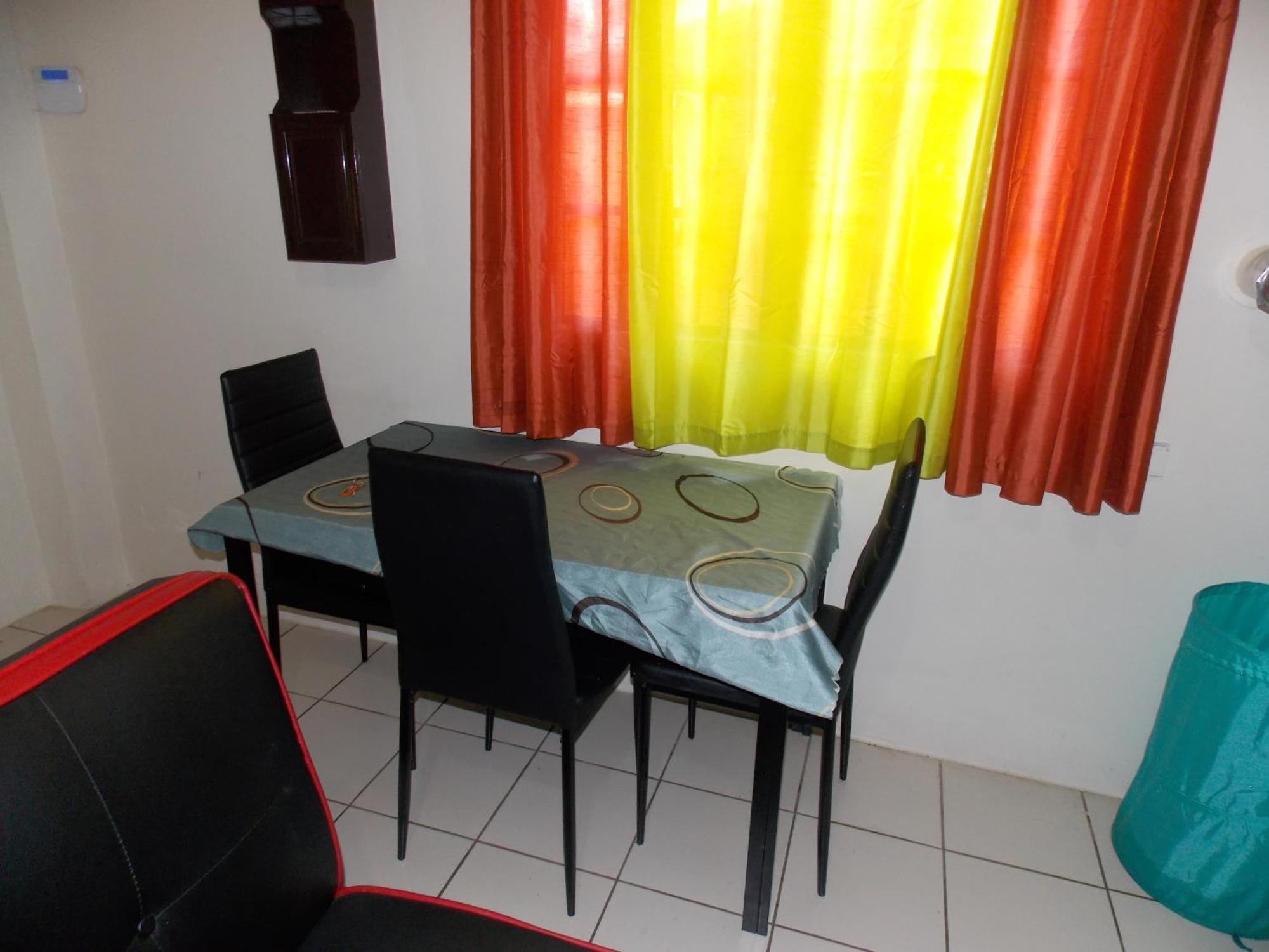 Stewart Apt- Trincity, Airport, Washer, Dryer, Office, Cable , Wifi 部屋 写真
