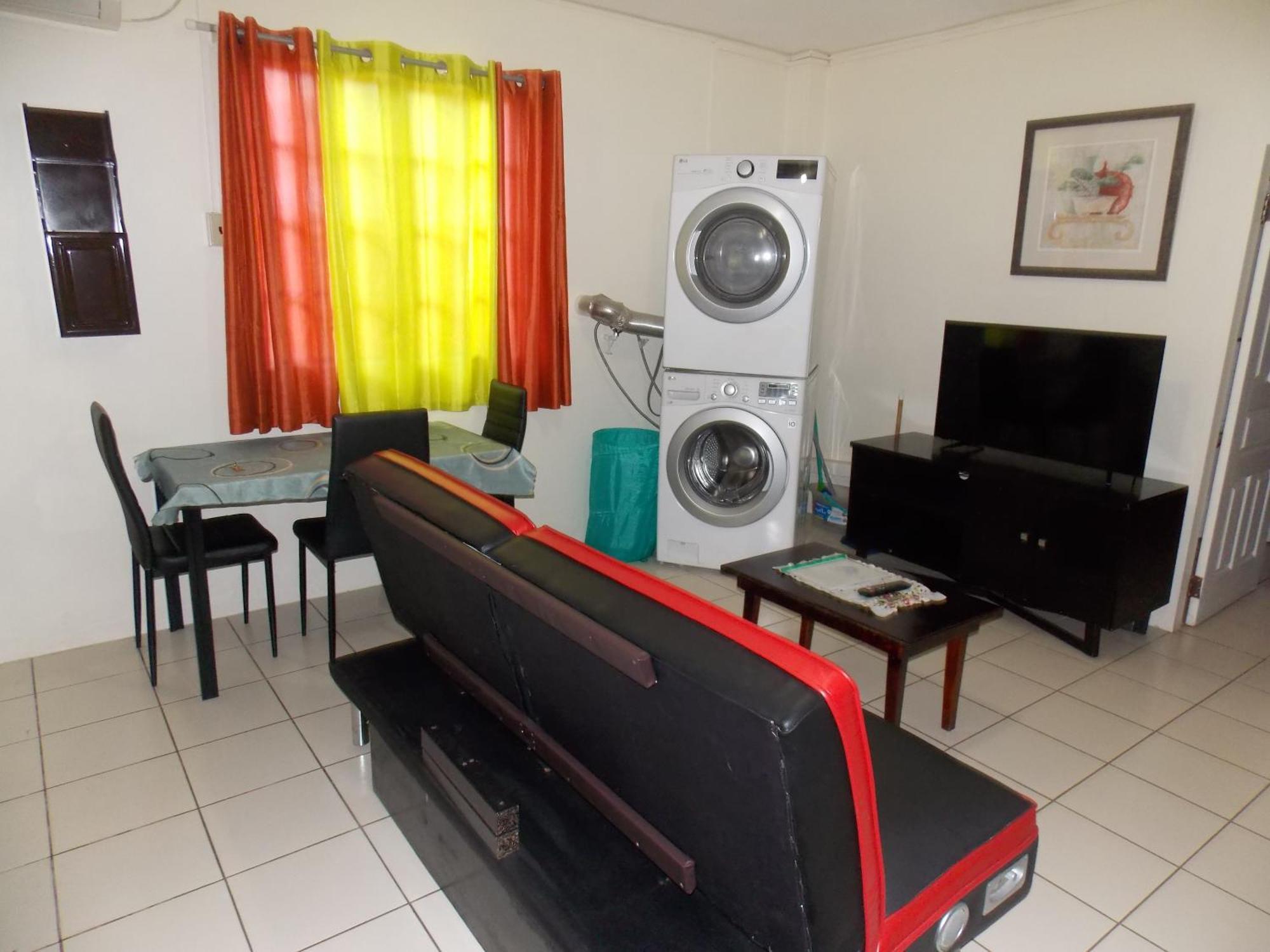 Stewart Apt- Trincity, Airport, Washer, Dryer, Office, Cable , Wifi 部屋 写真