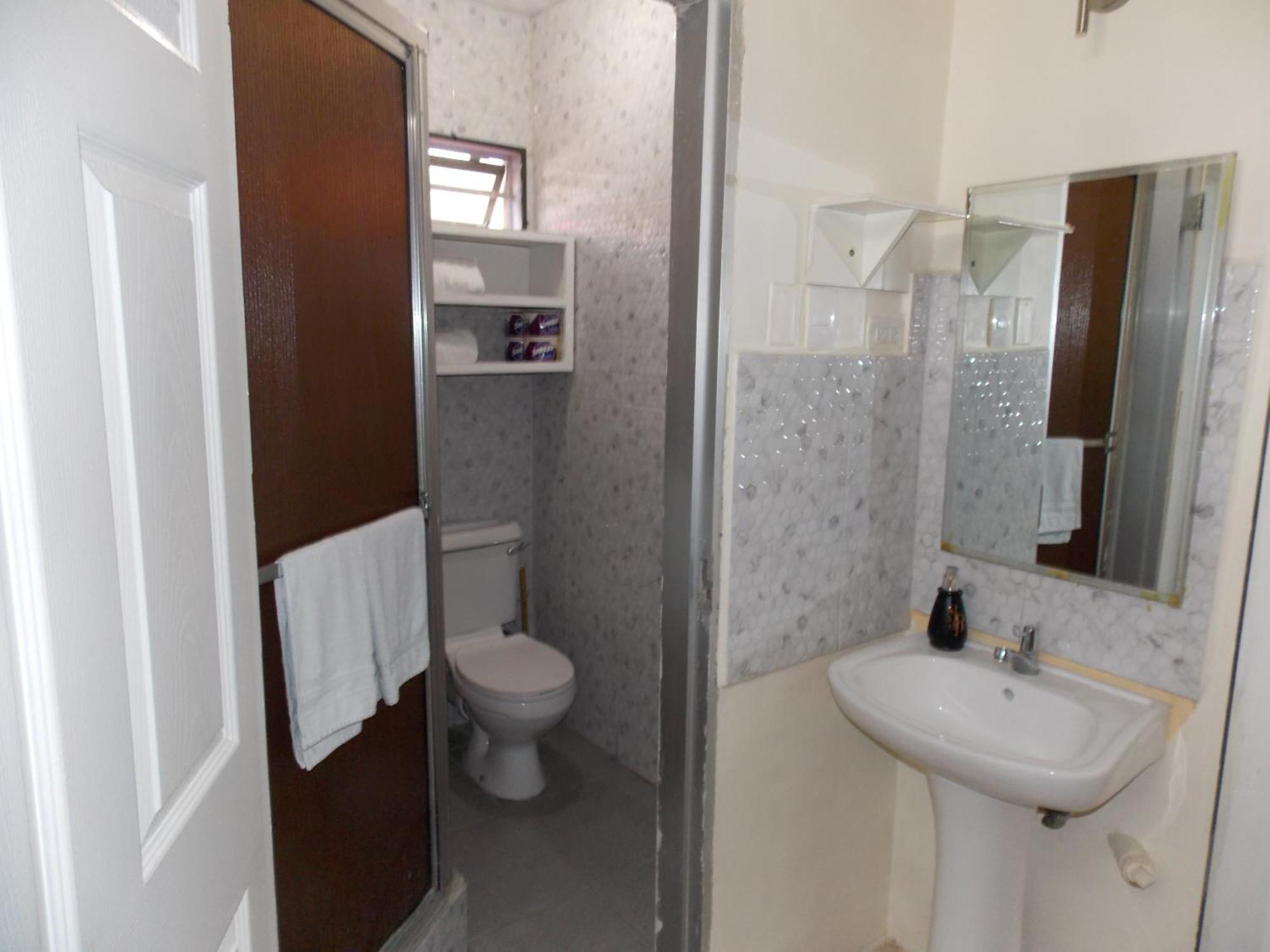 Stewart Apt- Trincity, Airport, Washer, Dryer, Office, Cable , Wifi 部屋 写真